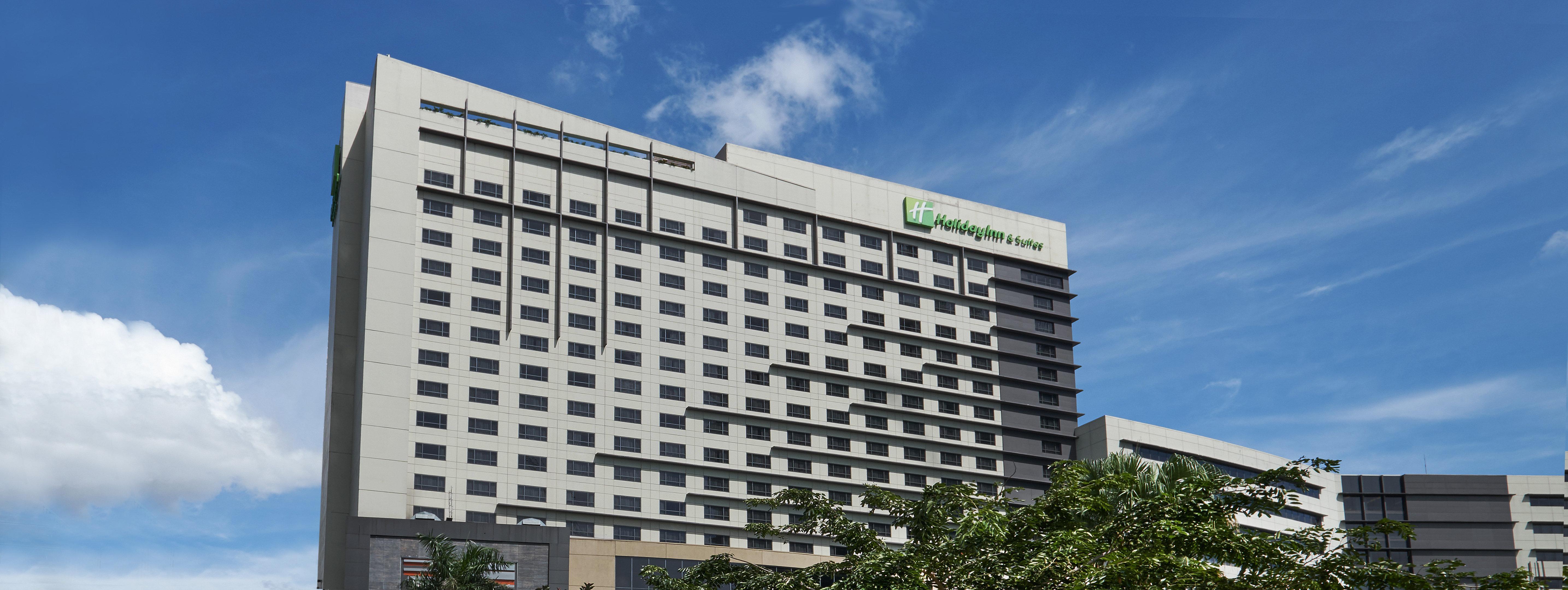 Holiday Inn & Suites Makati By Ihg Makati City Eksteriør bilde Holiday Inn Express in Cebu, Philippines