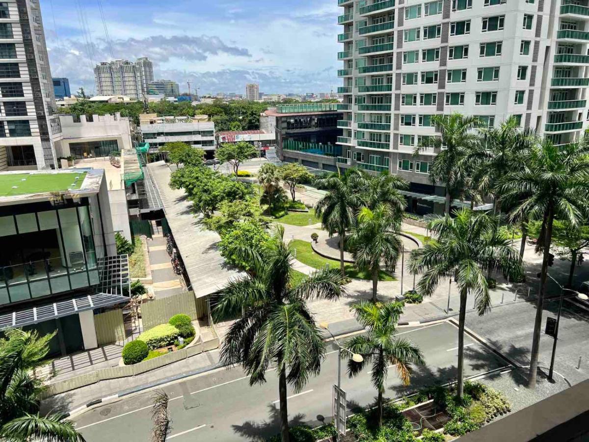 Holiday Inn & Suites Makati By Ihg Makati City Eksteriør bilde Rockwell Center