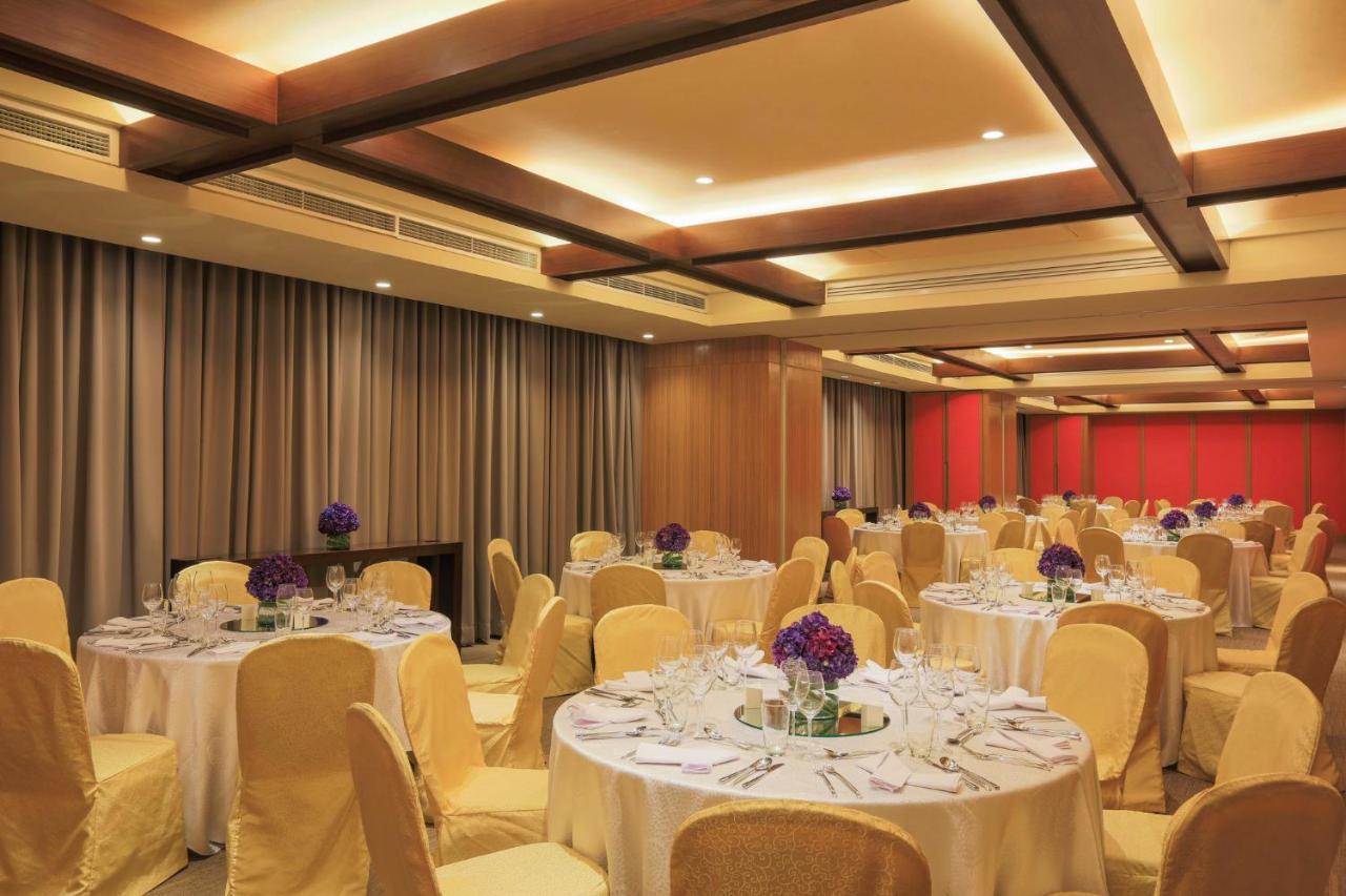 Holiday Inn & Suites Makati By Ihg Makati City Eksteriør bilde The ballroom